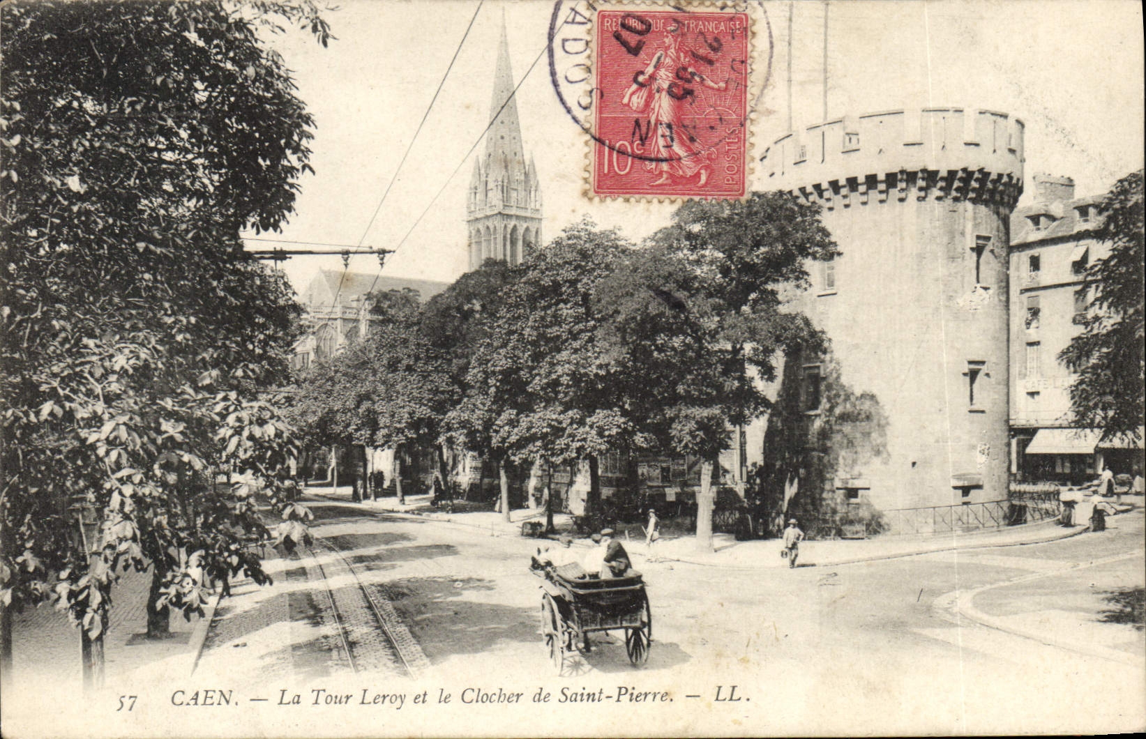 CPA Caen la tour Leroy et le Clocher de Saint Pierre