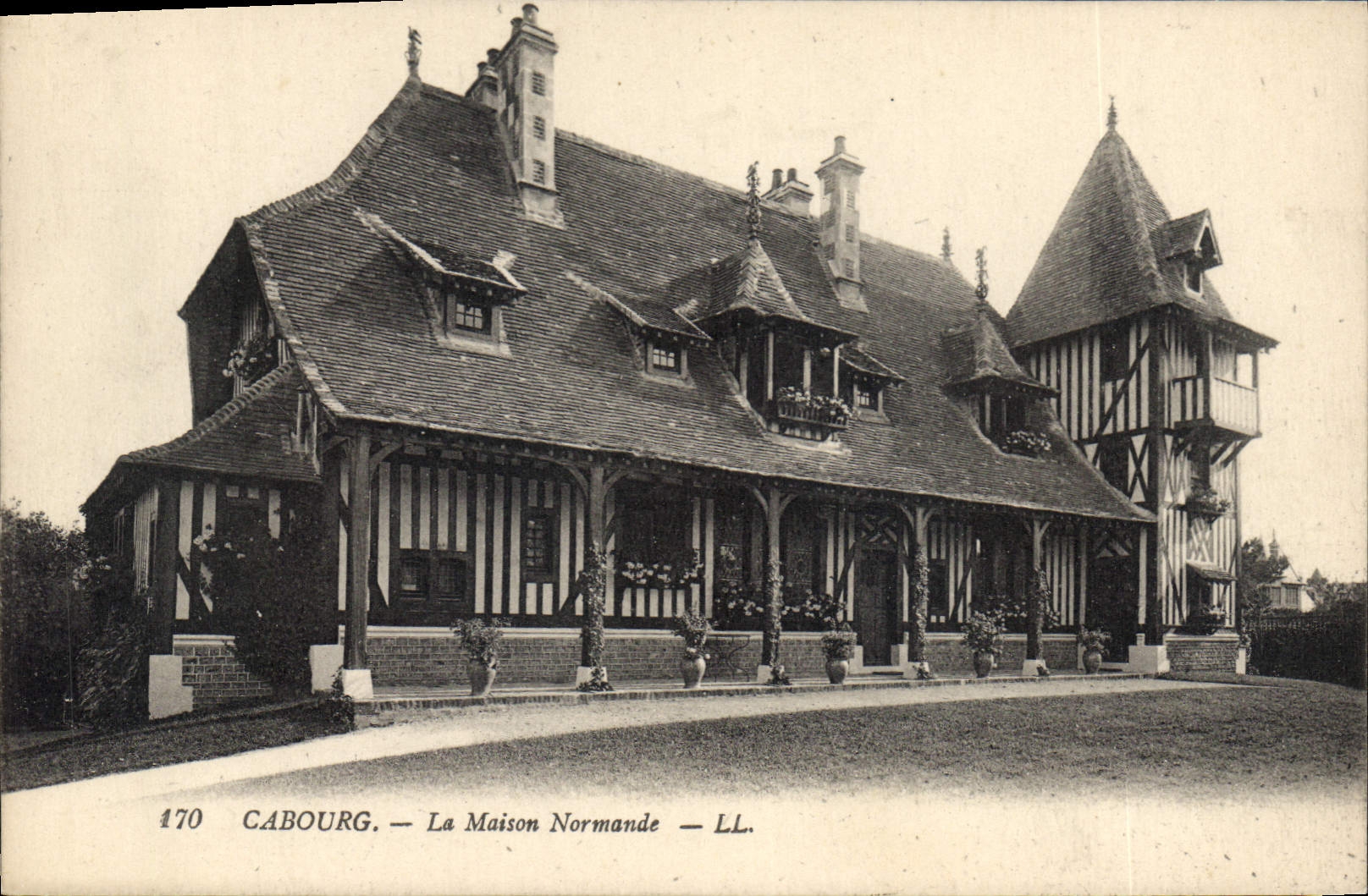 CPA Cabourg la maison Normande 