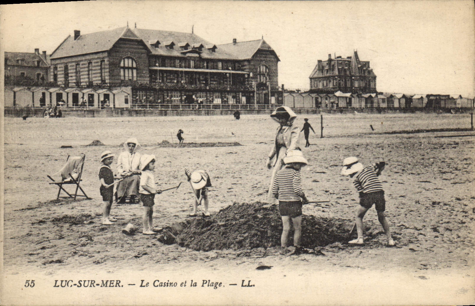 CPA Luc sur Mer le Casino et la plage