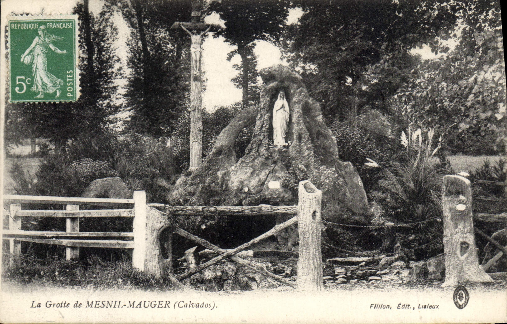 CPA La Grotte de Mesnil Mauger calvados 