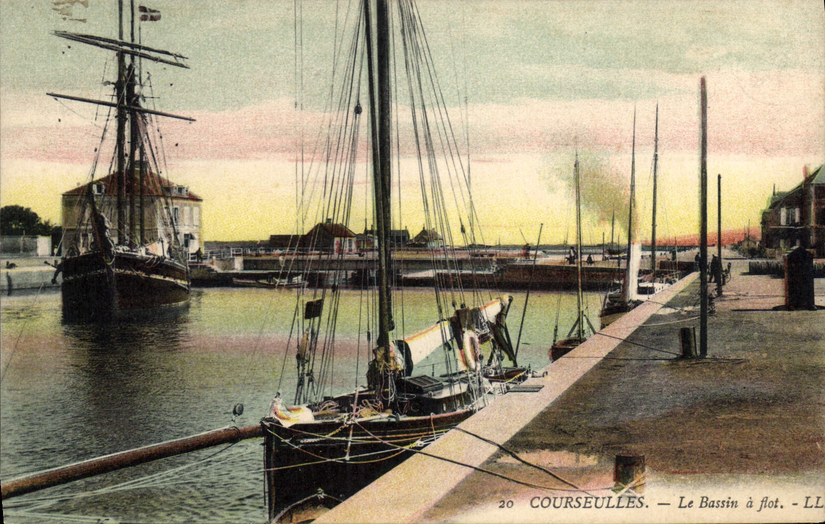 CPA Courseulles le Bassin a Flot 