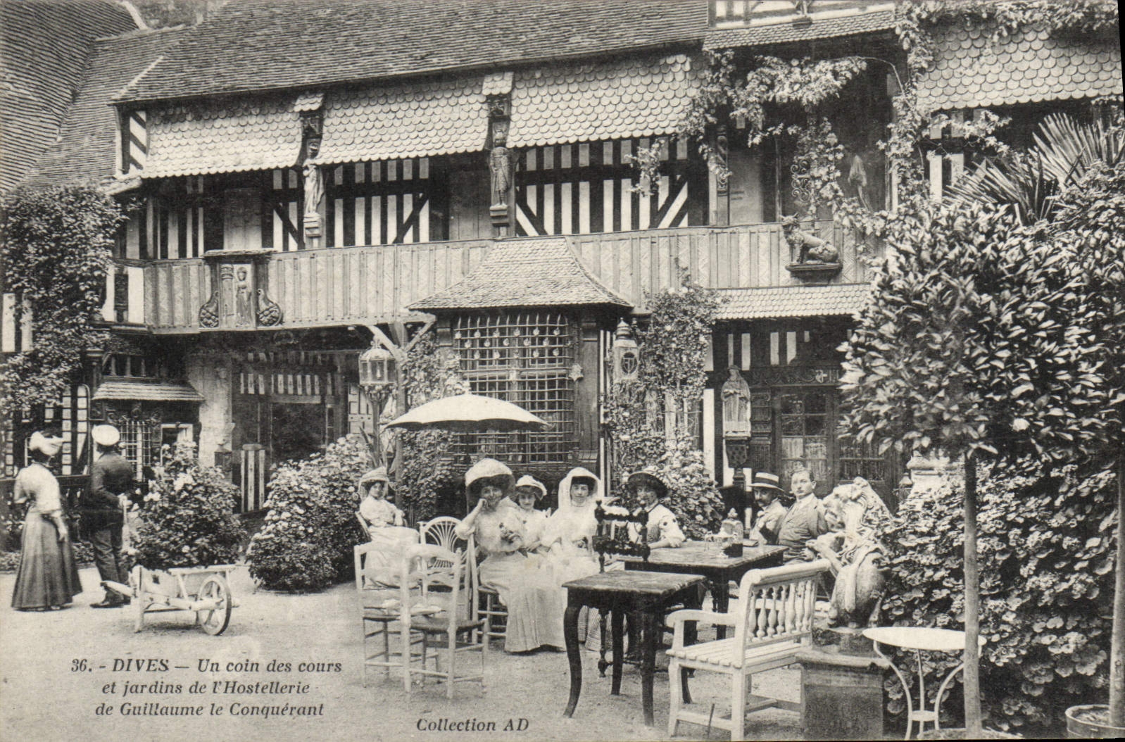 CPA Dives un coin des cours et jardins de l'Hostellerie de Guillaume le Conquerant