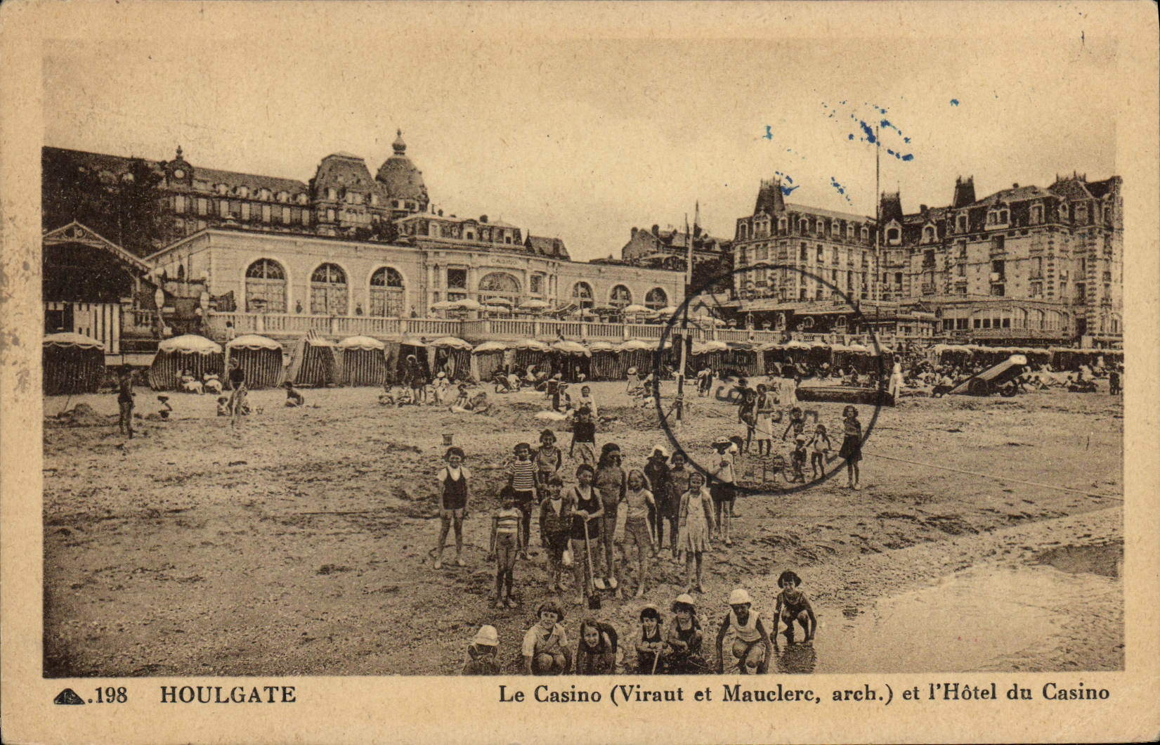 CPA Houlgate le casino Viraut et Mauclerc arch et l'hotel du casino