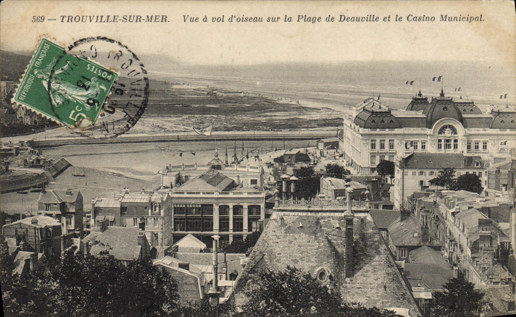 CPA Trouville sur mer vue a vol d'oiseau sur la plage de Deauville et le casino Municiapl