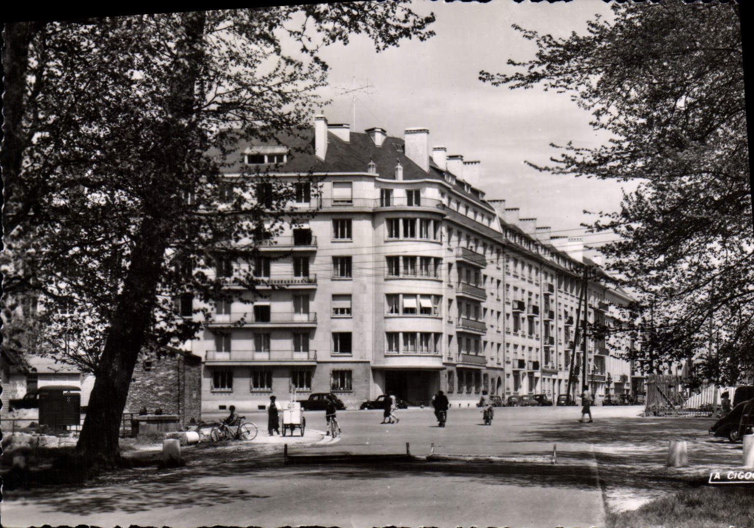 CPA Caen Calvados Avenue Madame de Sevigne