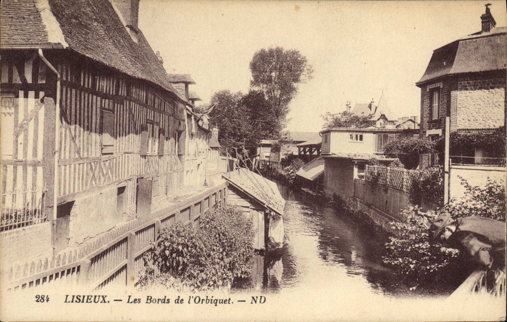CPA Lisieux les Bords de l'Orbiquet 