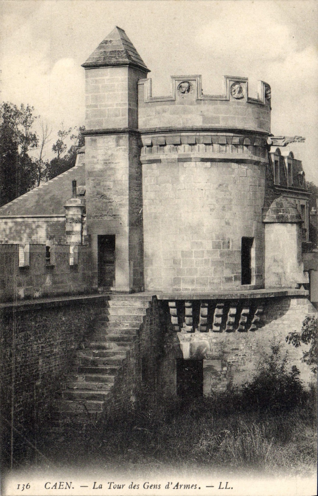 CPA Caen la tour des Gens d'Armes 