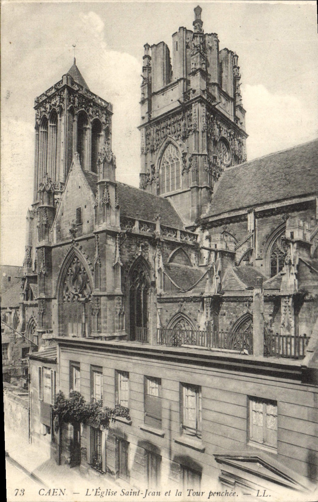 CPA Caen l'eglise Saint jean et la tour Penchee