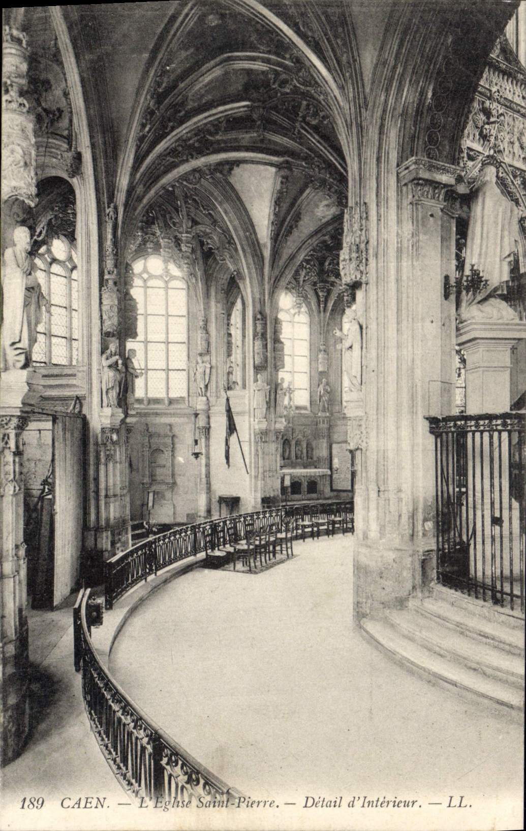 CPA Caen l'eglise Saint Pierre Detail d'interieur