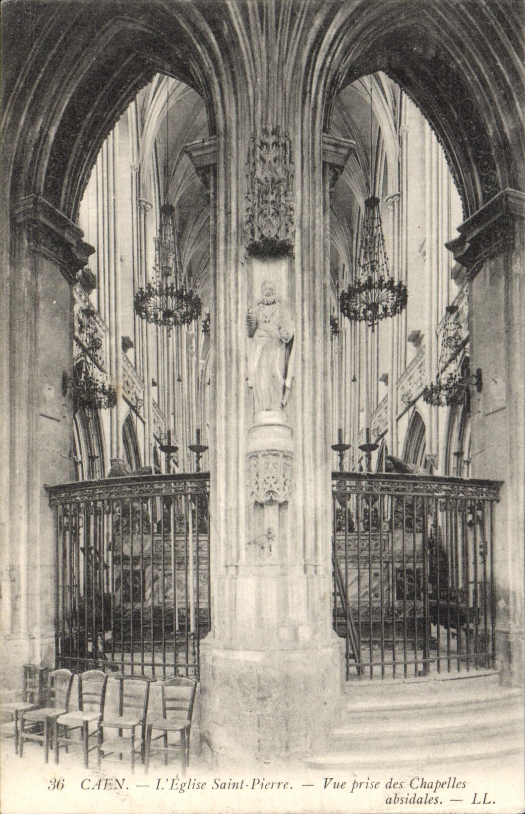 CPA Caen l'eglise Saint Pierre vue prise des Chapelles 