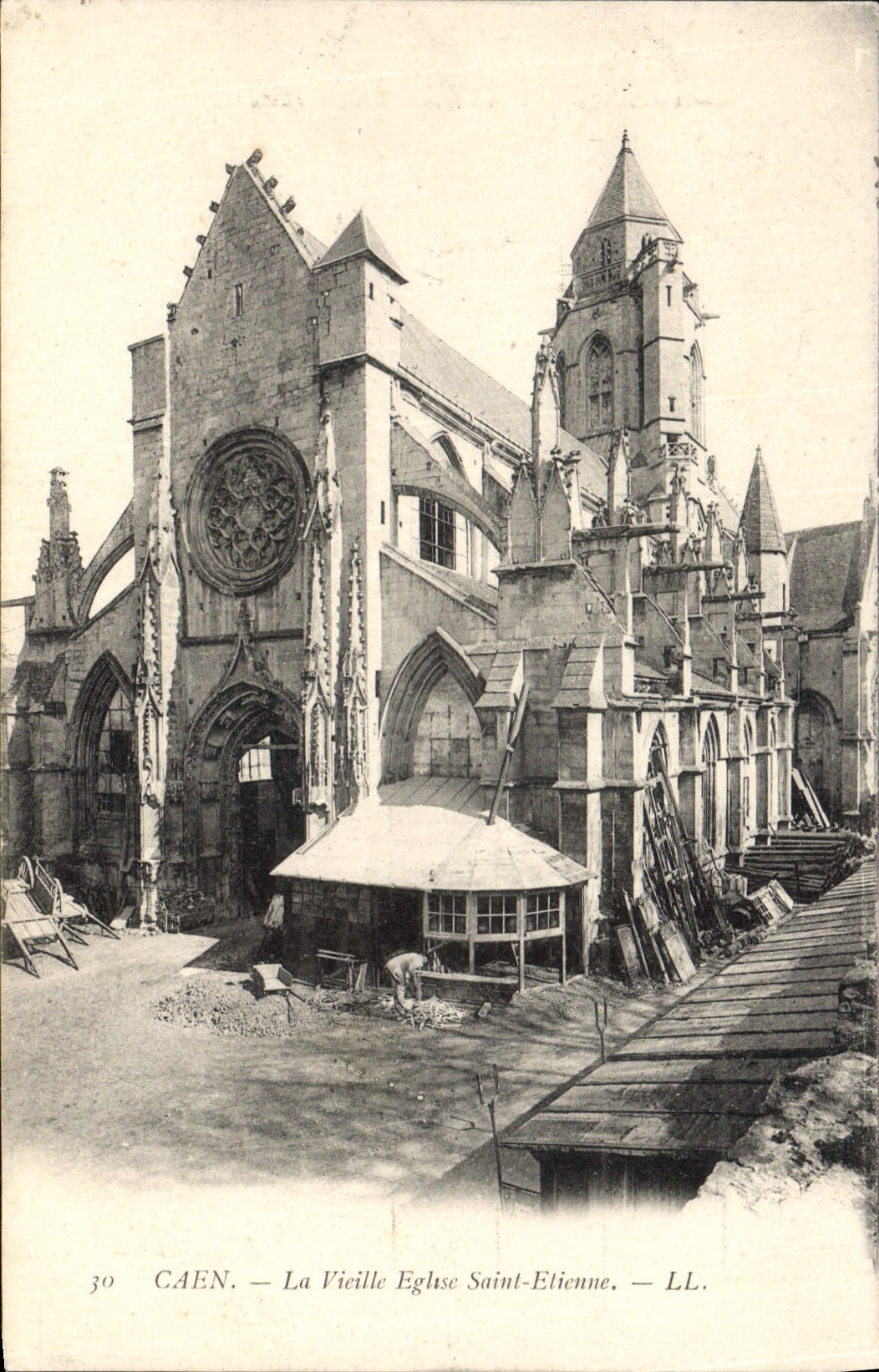 CPA Caen la Vieille eglise Saint Etienne 