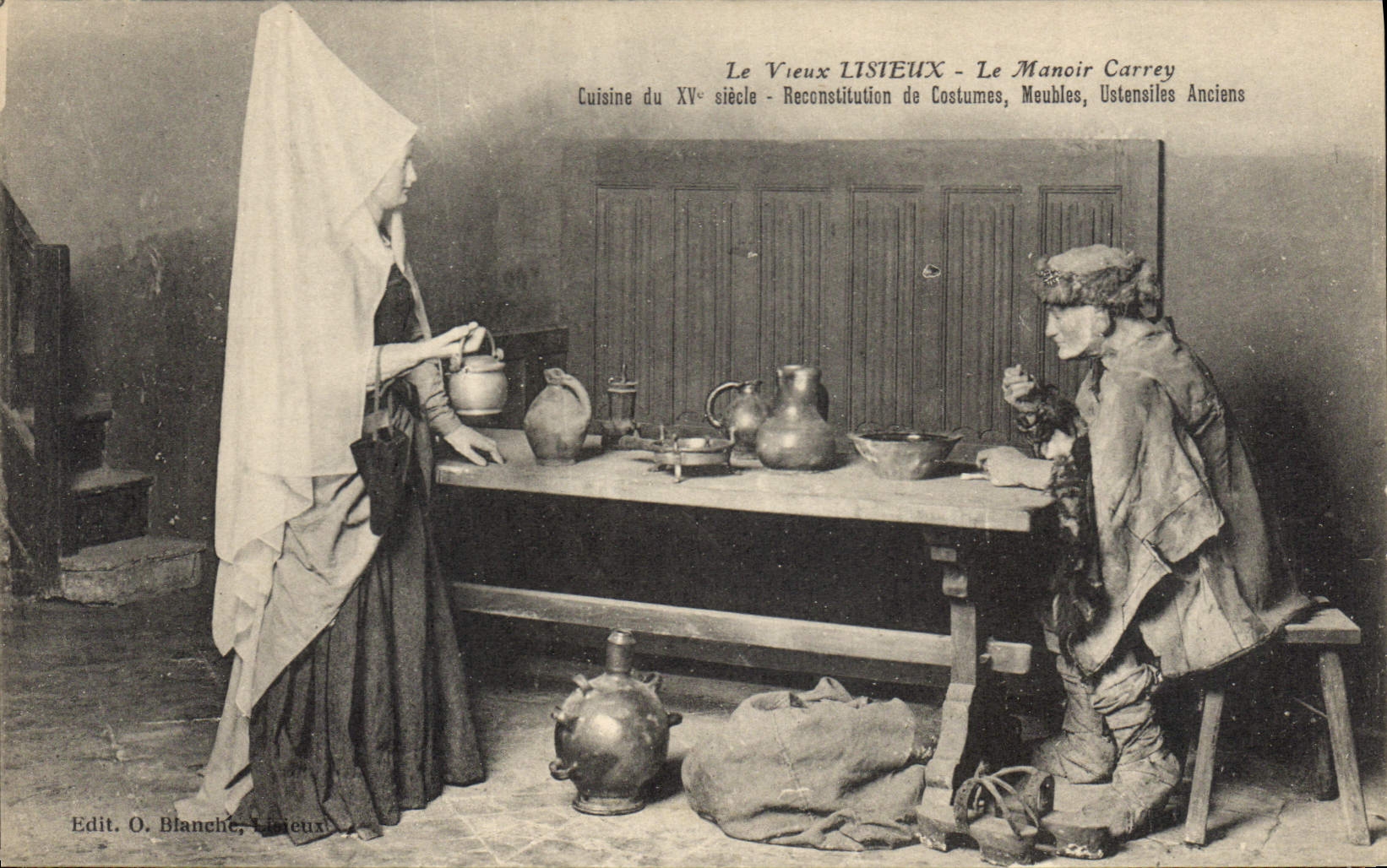 CPA le Vieux Lisieux le Manoir Carrey cuisine du XV siecle Reconstitution des Costumes Meuble Ustens
