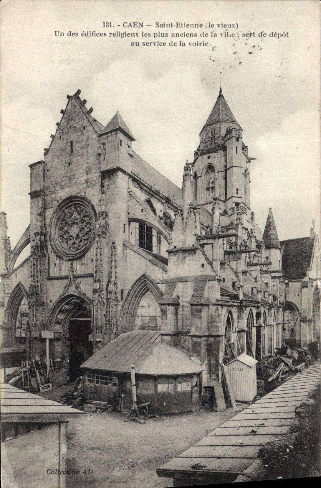 CPA Caen Saint Etienne le vieux un des edifiees religieux les plus anciens de la ville