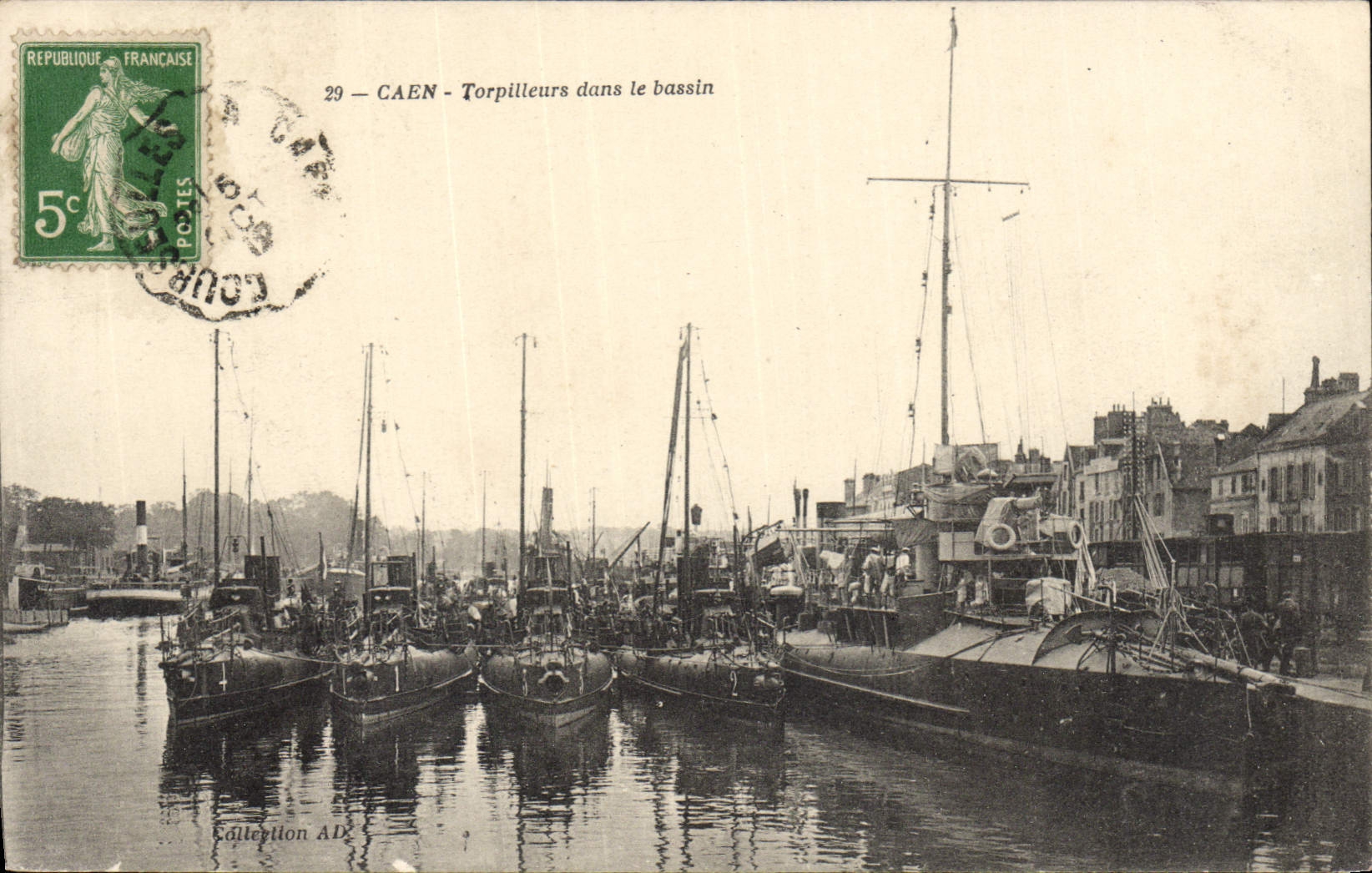 CPA Caen Tropilleurs dans le Bassin 