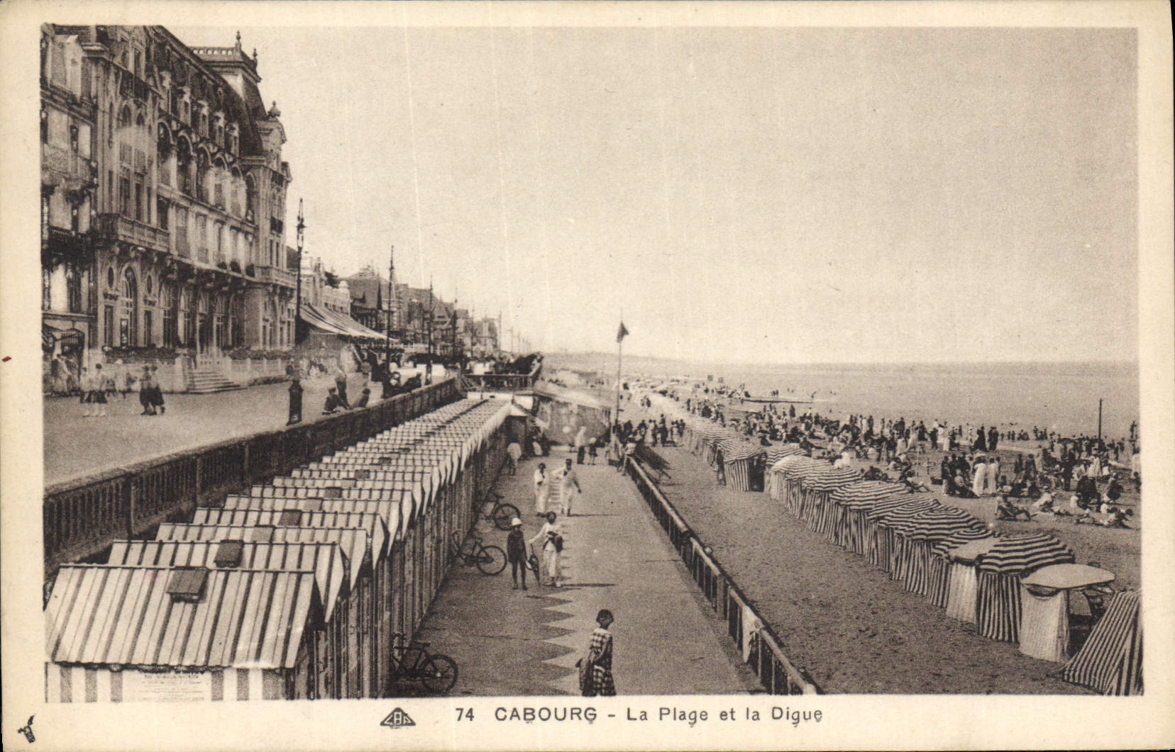 CPA Carboug la plage et la Digue 