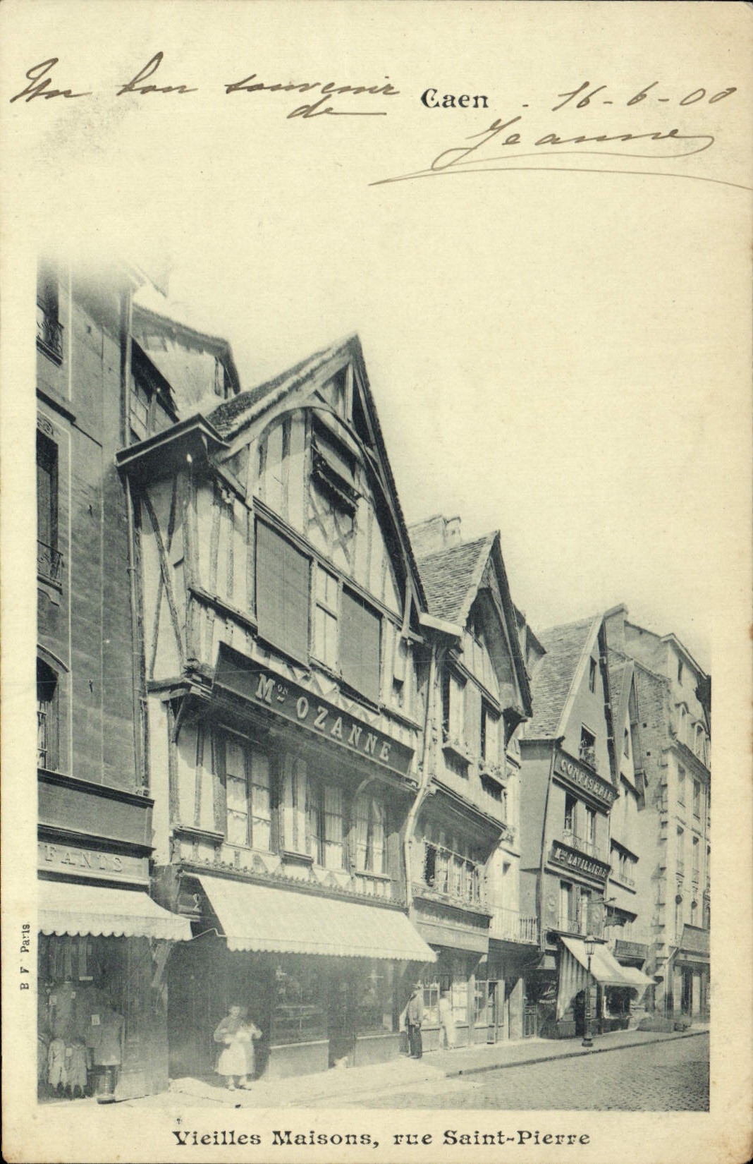 CPA Caen Vieilles Maisons rue Saint Pierre
