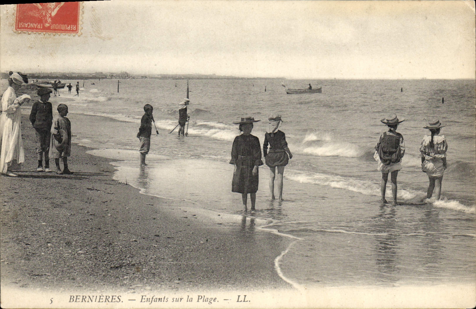 CPA Bernieres enfants sur la plage 