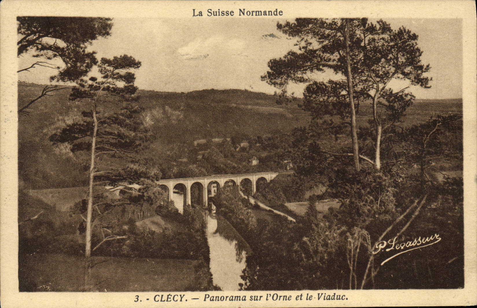 CPA Clecy panorama sur l'Orne et le Viaduc 