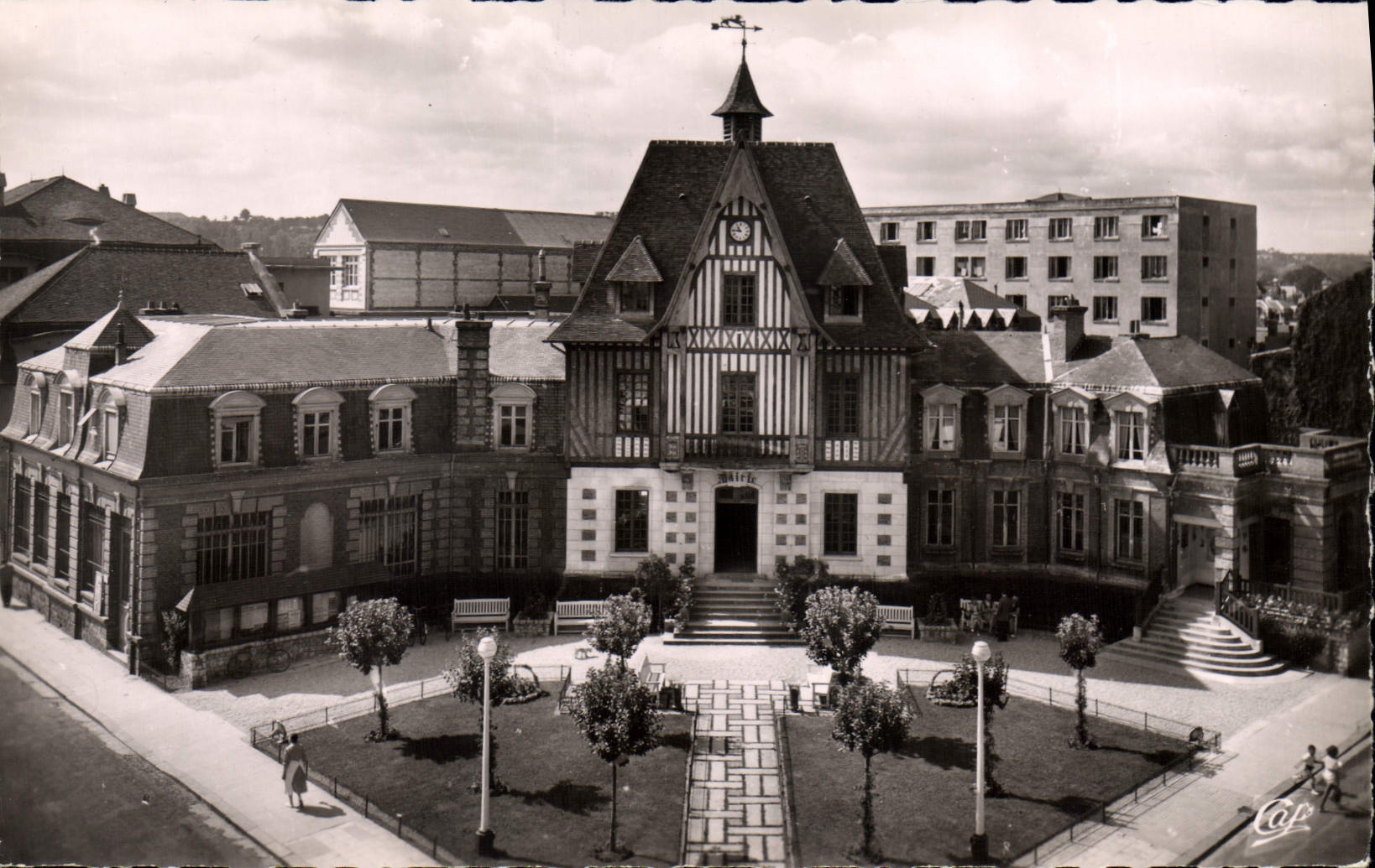 CPA Deauville la plage Fleurie la Mairie