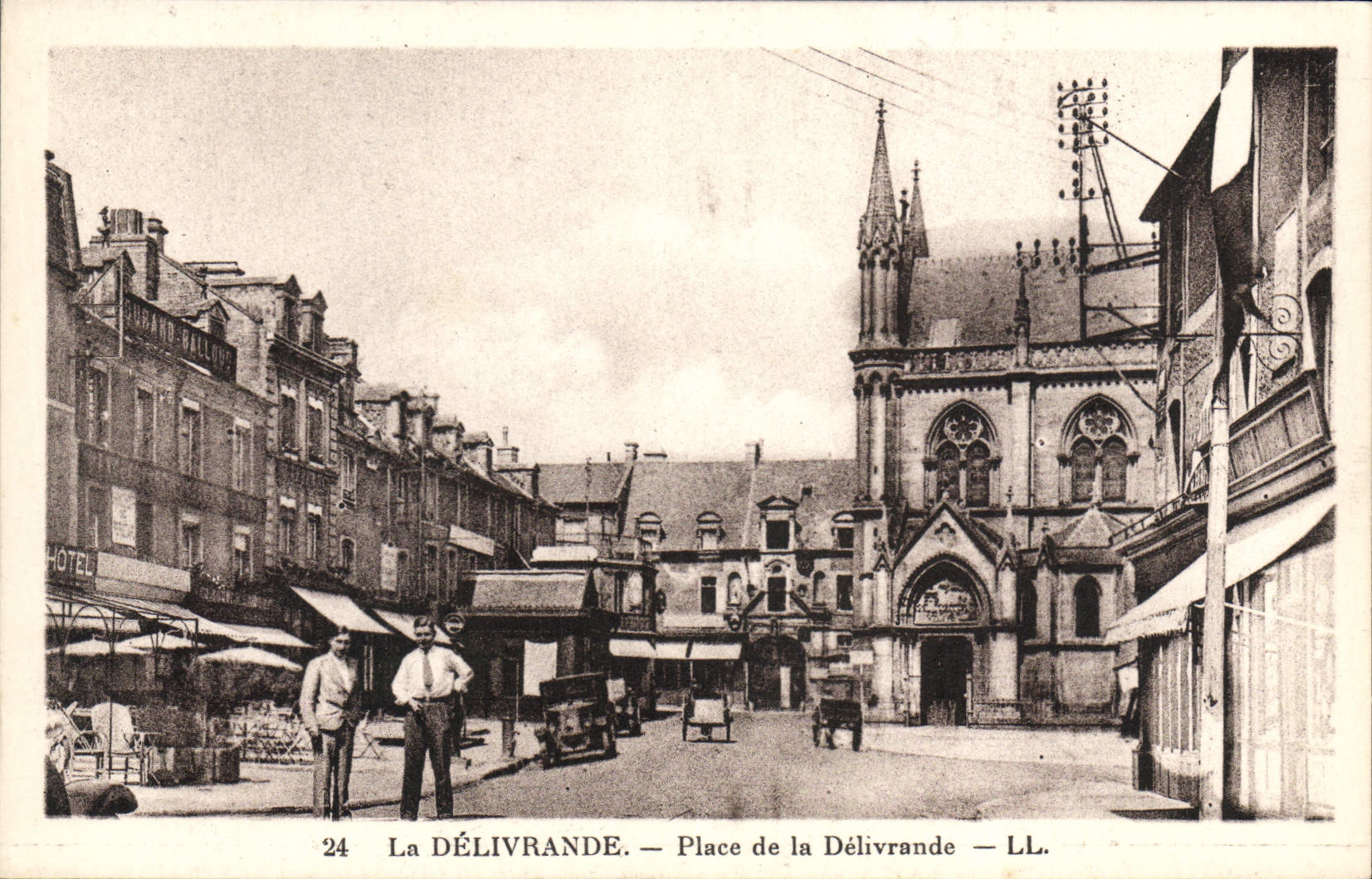 CPA La Delivrande place de la Delivrande 