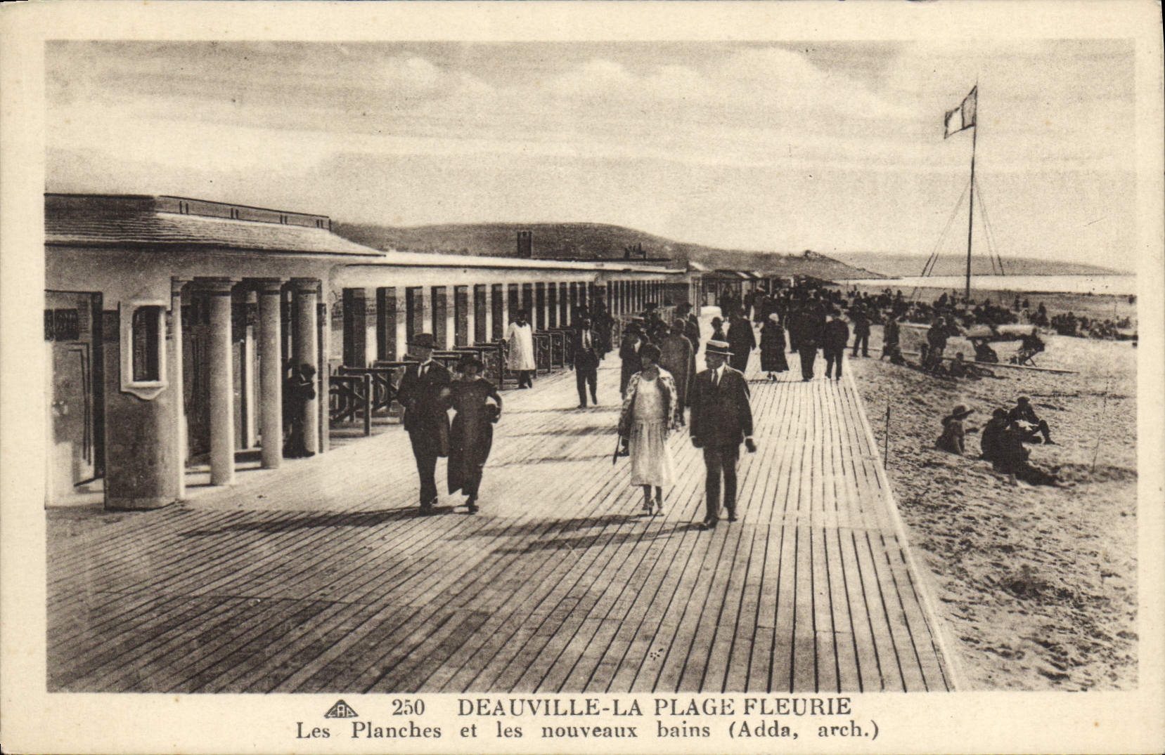 CPA Deauville la plage Fleurie les planches et le nouveaux Bains Adda arch
