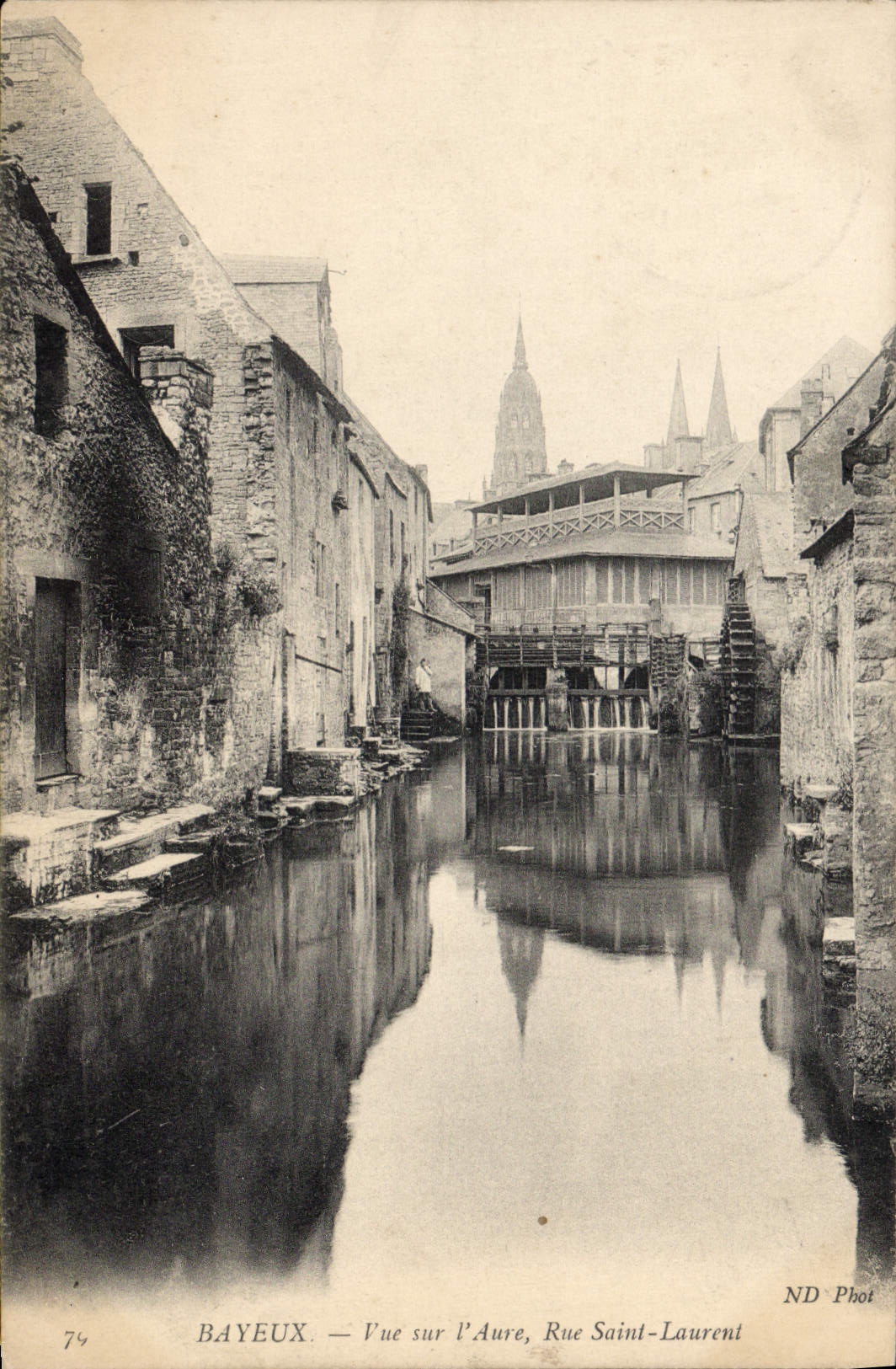 CPA Bayeux vue sur l'Aure rue Saint Laurent