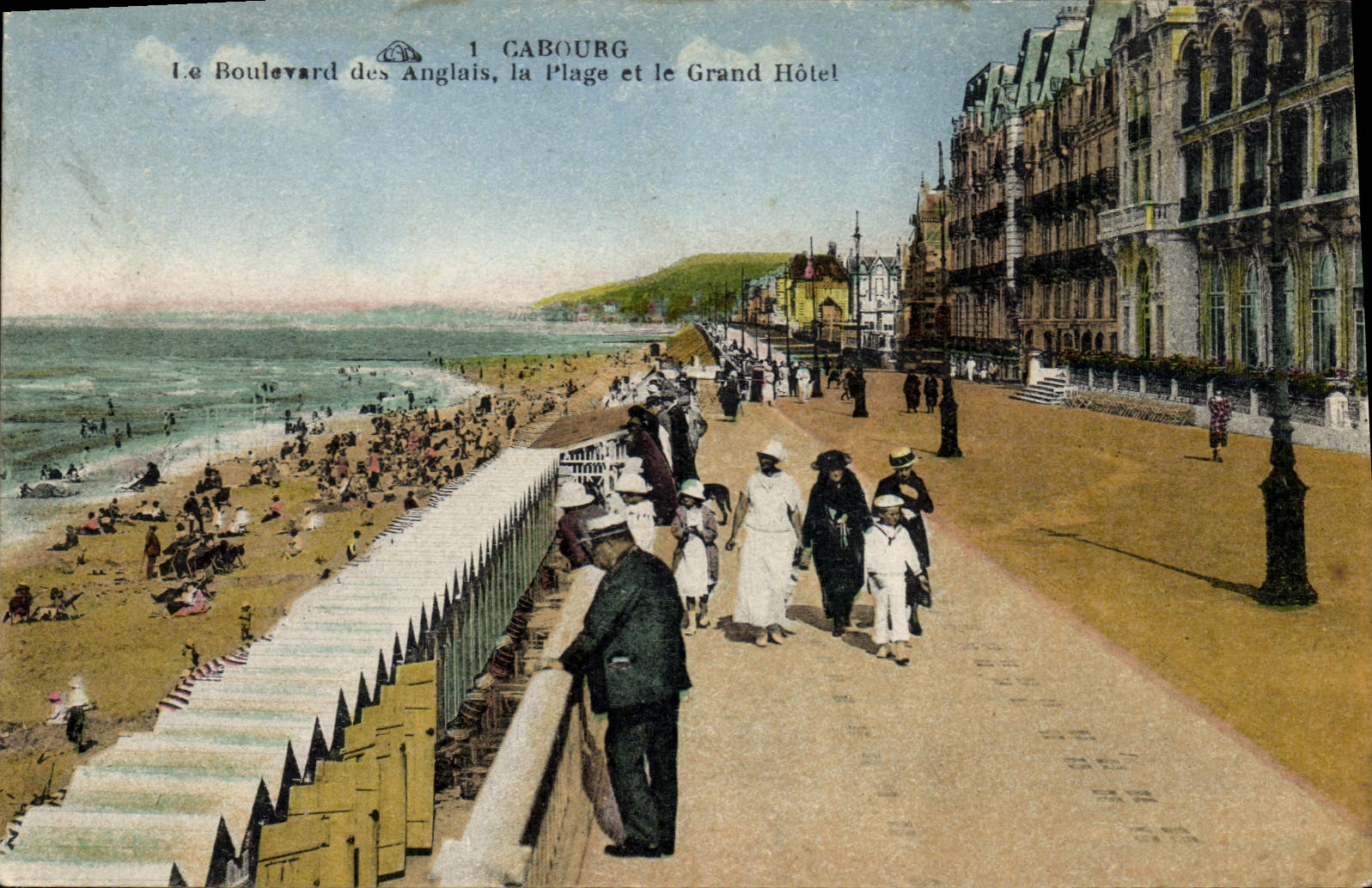 CPA Cabourg le Boulevard des Anglais la plage et le grand hotel