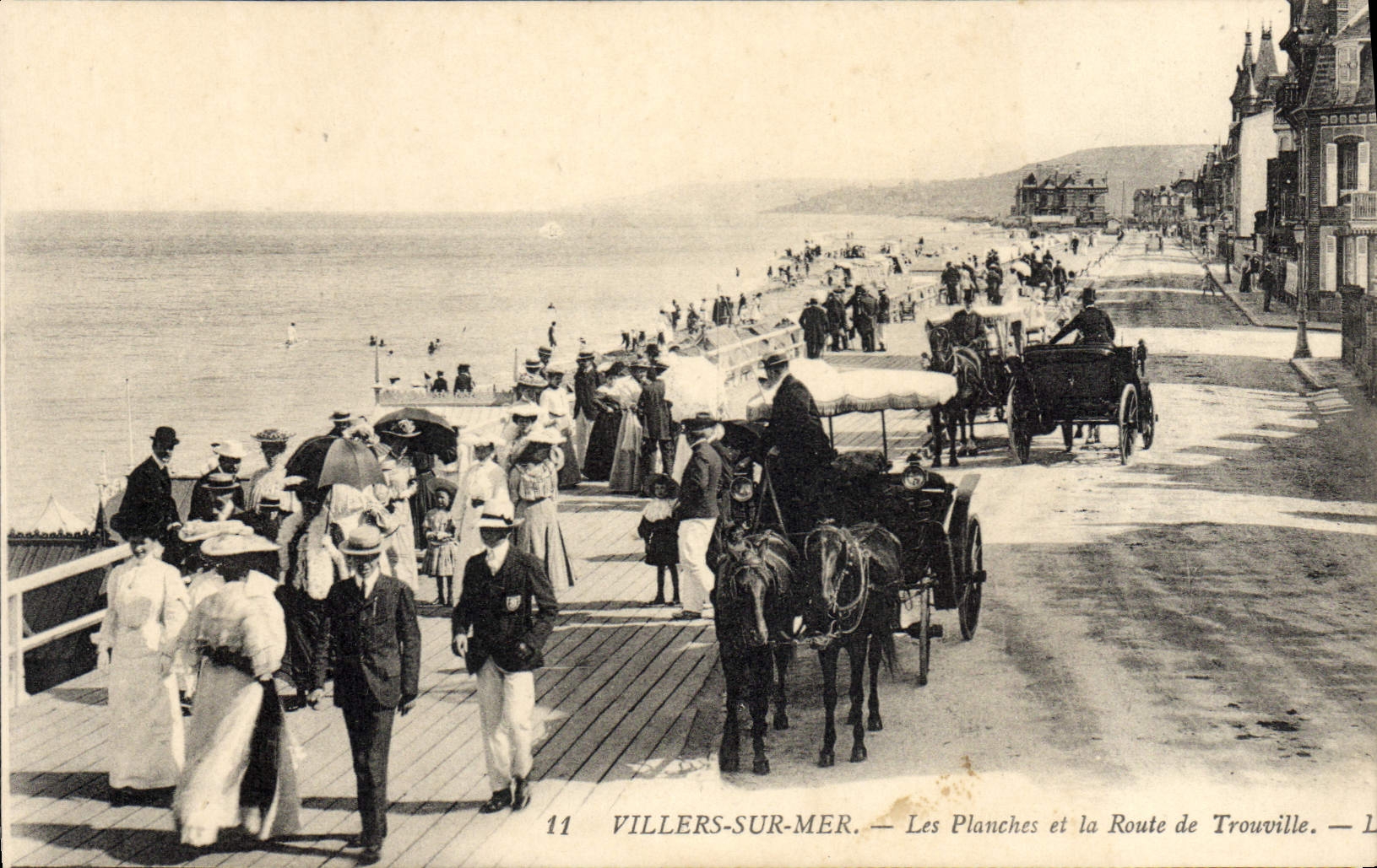 CPA Villers sur Mer les Planches et la Route de Trouville