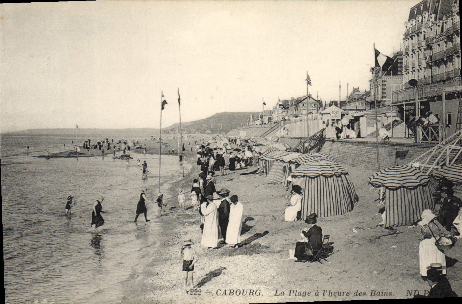CPA Carboug la plage a l'heure des Bains