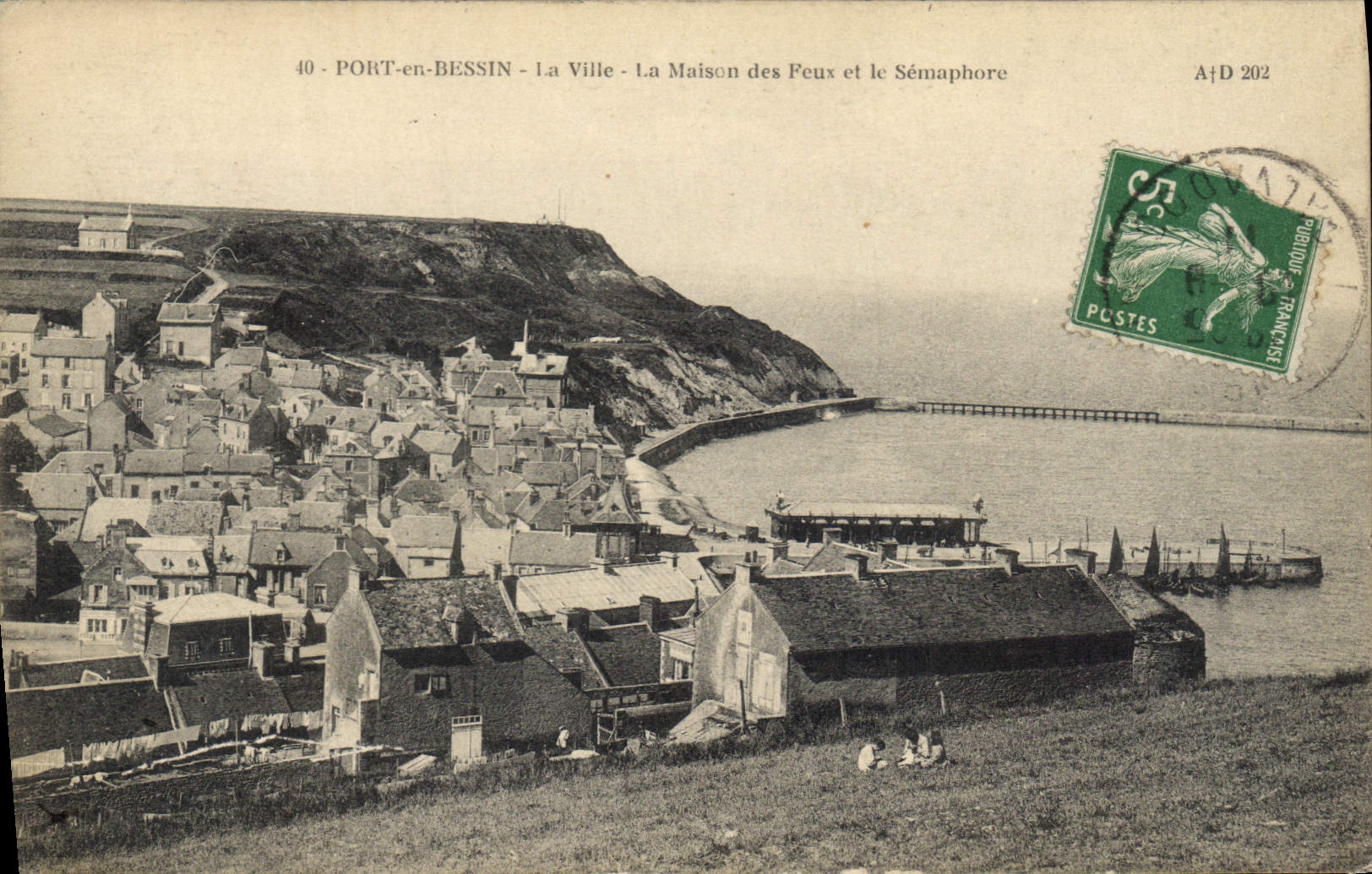 CPA Port en Bessin la Ville la maison des Feus et le Semaphore