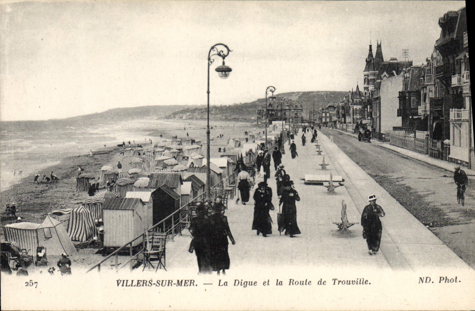 CPA Villers sur Mer la Digue et la Route de Trouville