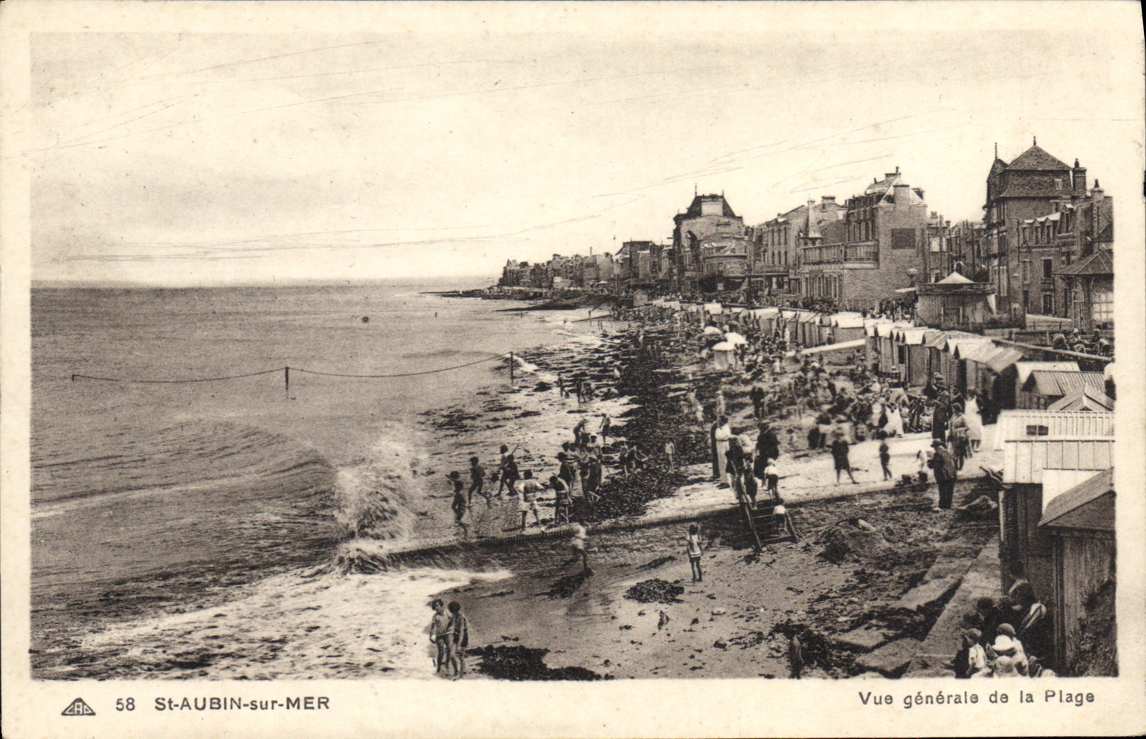 CPA St Aubin sur Mer vue generale de la plage