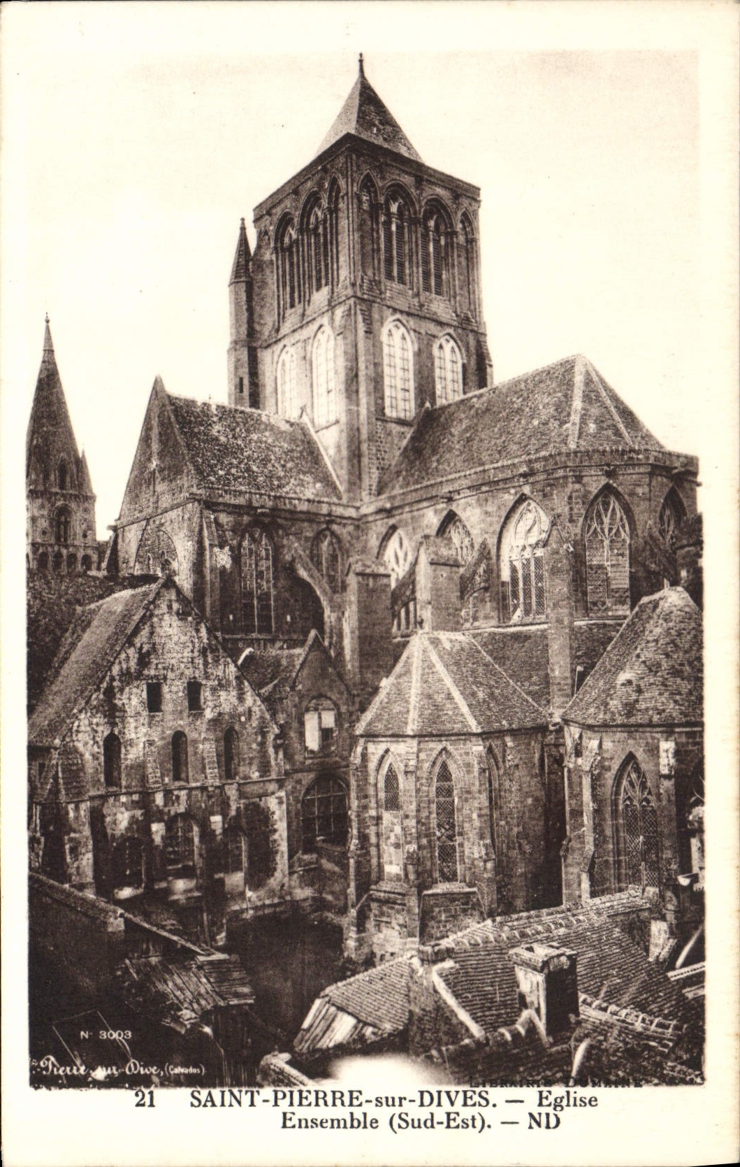 CPA Saint Pierre sur Dives Eglise Ensemble Sud Est