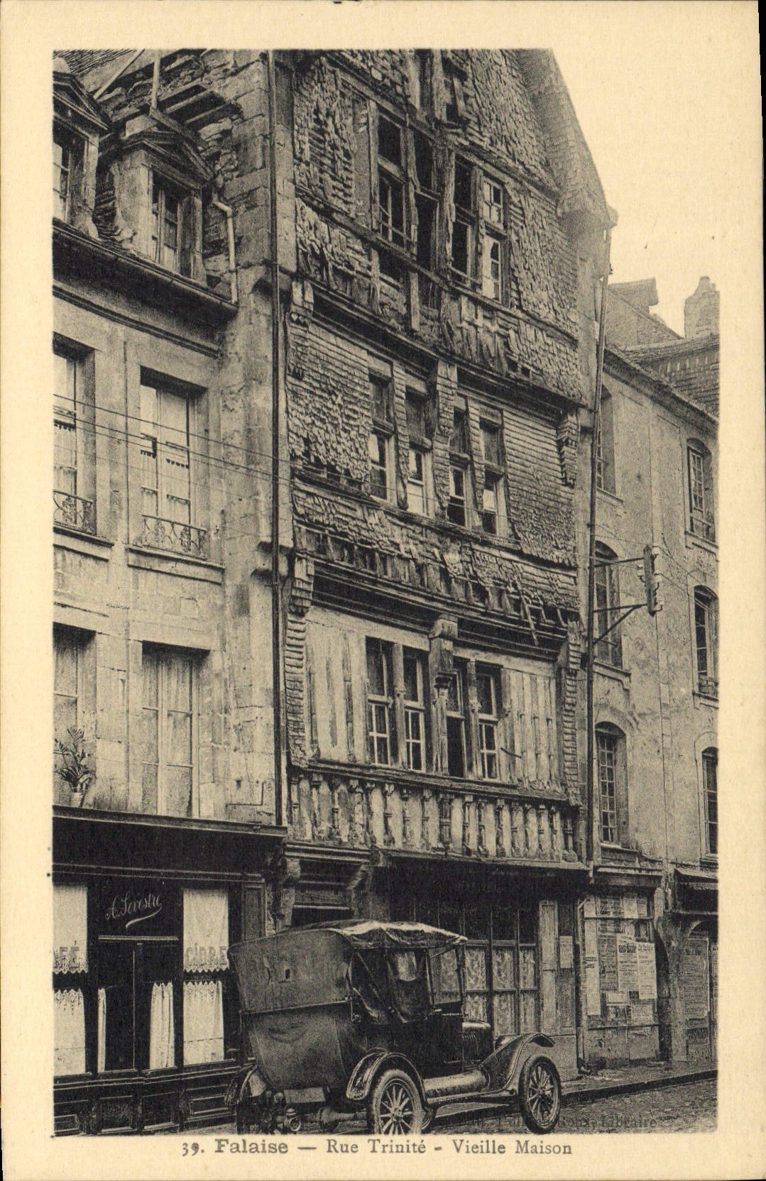CPA Falaise rue Trinite Vieille maison 