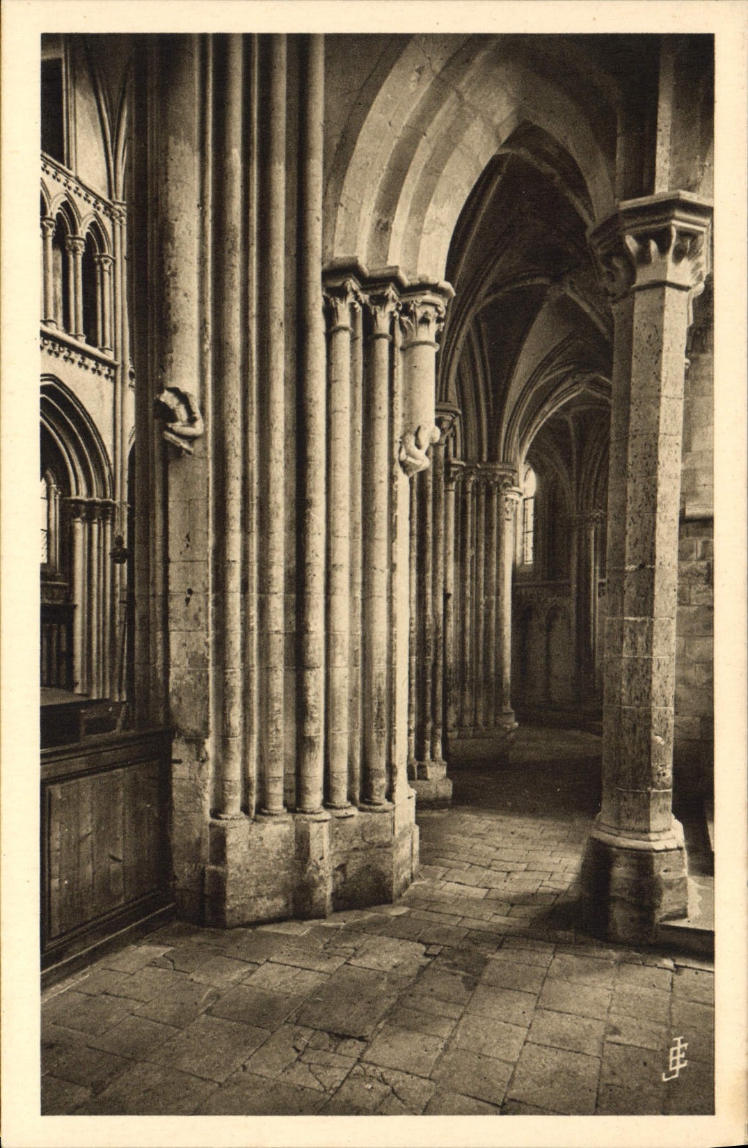 CPA Eglise de Norrey en Bessin pres Caen Calvados monument historique XIII siecle Pilier Sud ESt de