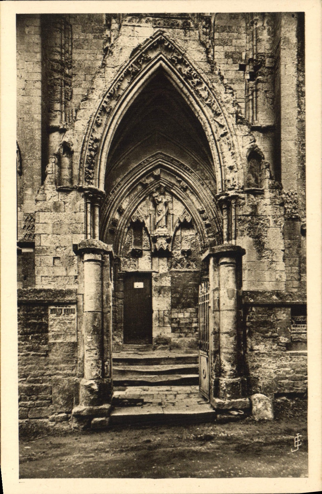 CPA Eglise de Norrey en Bessin pres Caen Calvados monument historique XIII siecle le Porche