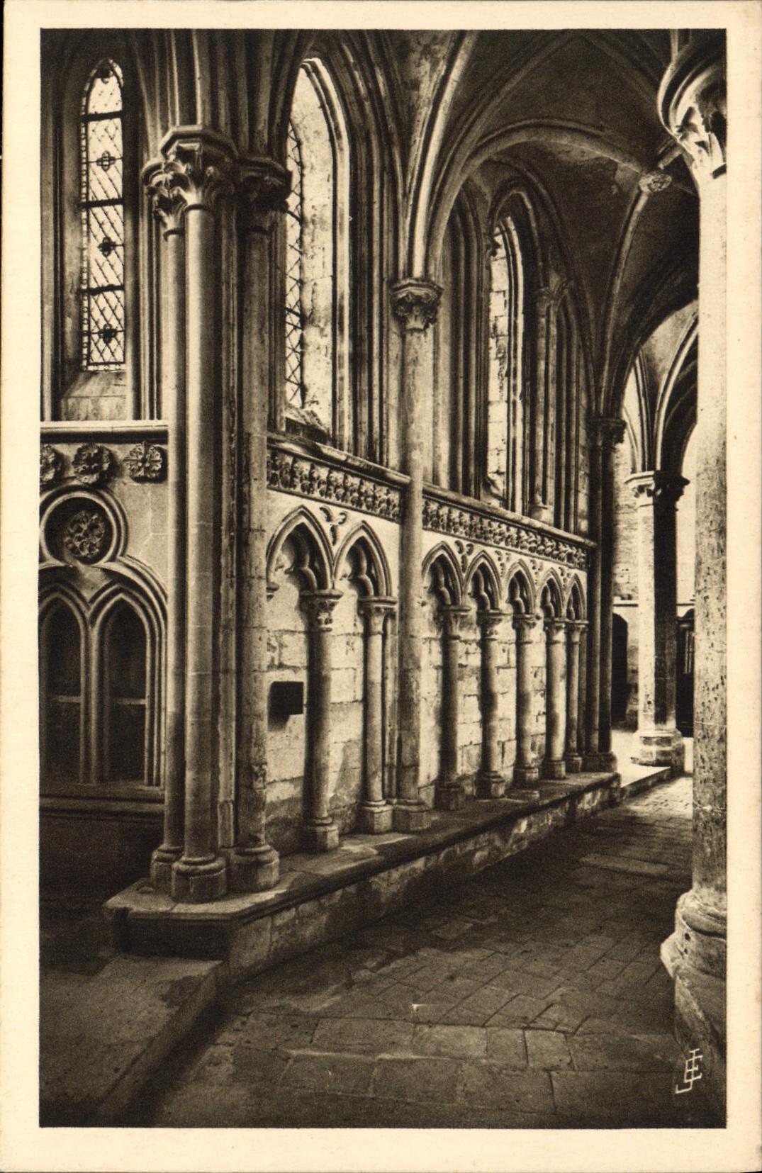 CPA Eglise de Norrey en Bessin pres Caen Calvados monument historique XIII siecle le Pourtour Sud du