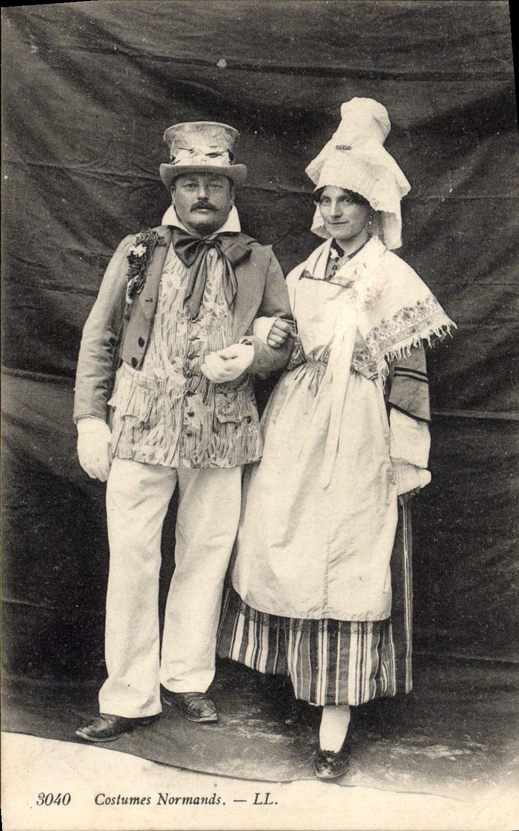 CPA Costumes Normands 