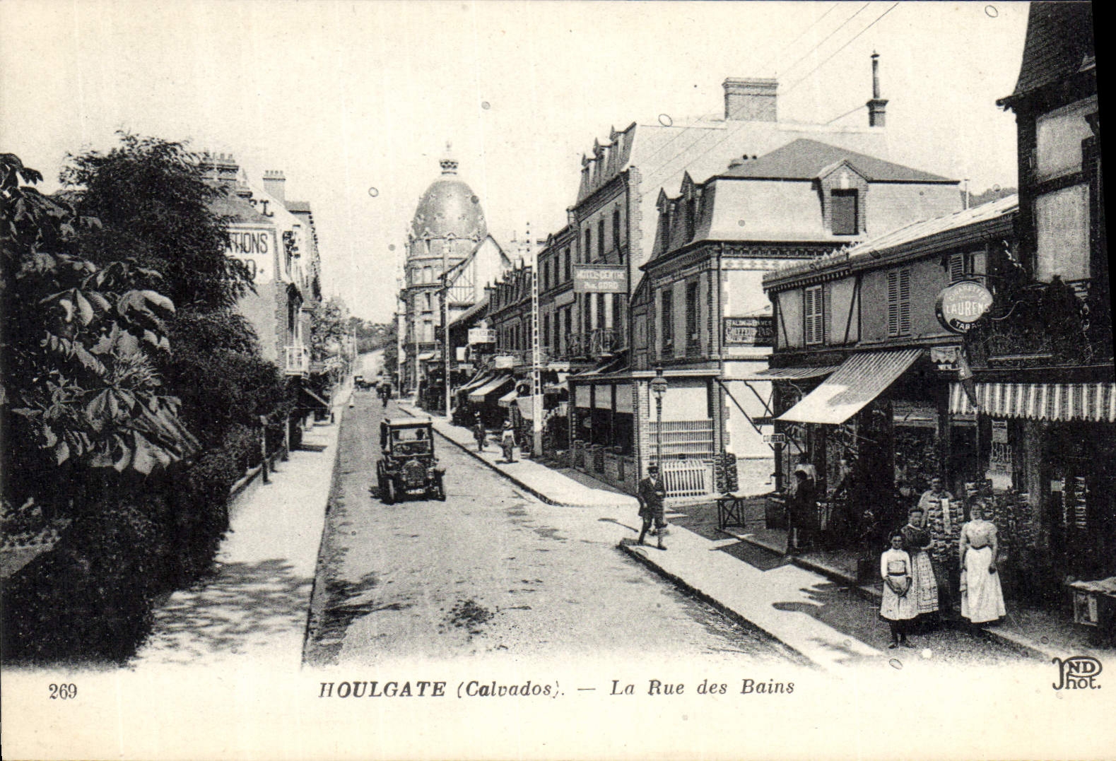 CPA Houlgate Calvados la Rue des Bains