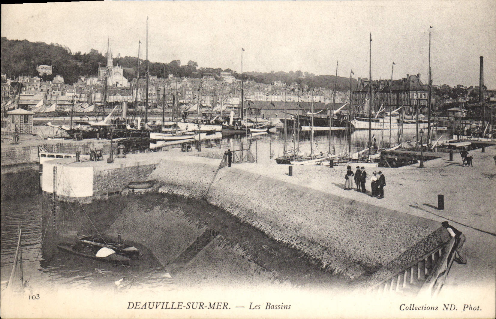 CPA Deauville sur Mer les Bassins 