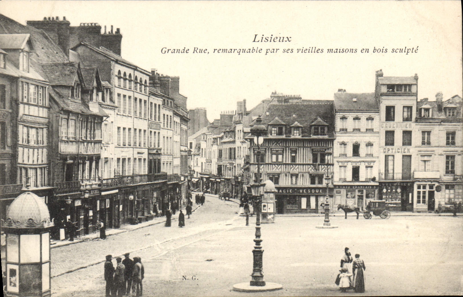 CPA Lisieux grande rue remarquable par ses vieilles maisons en bois Sculpte 
