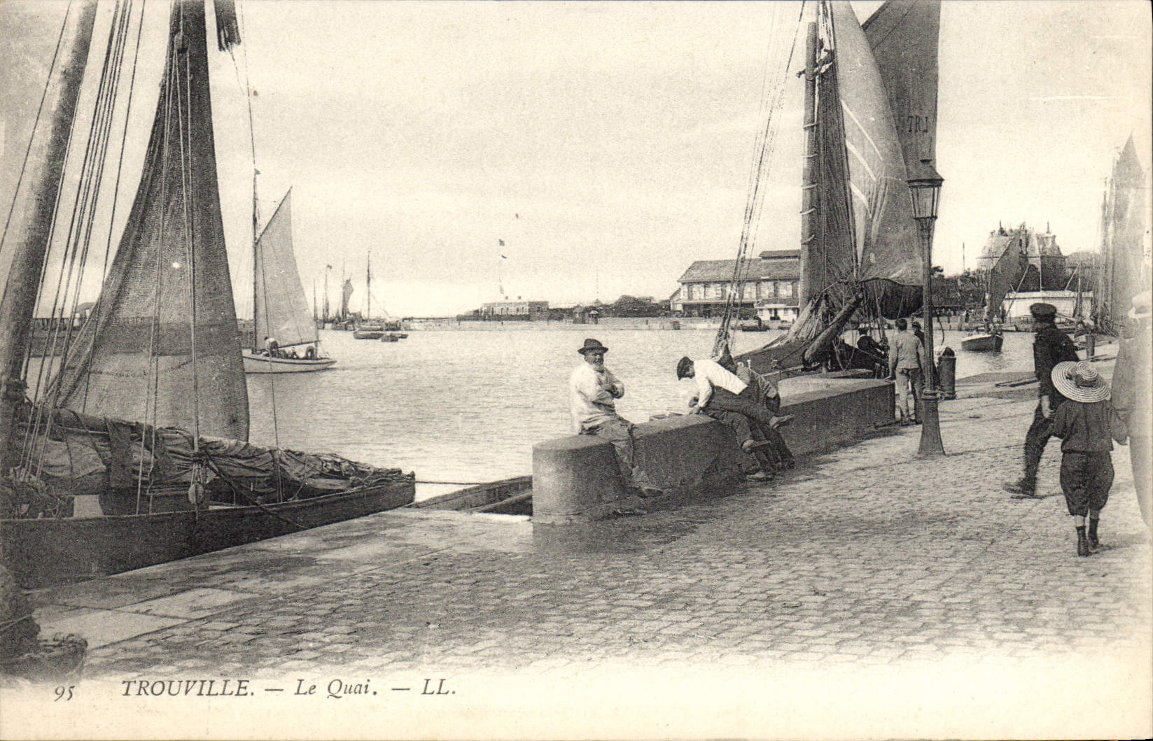 CPA Trouville le Quai 