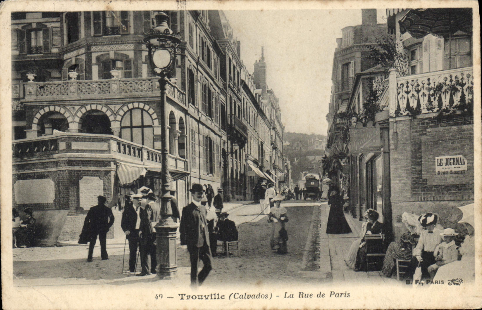CPA Trouville Calvados la rue de Paris 
