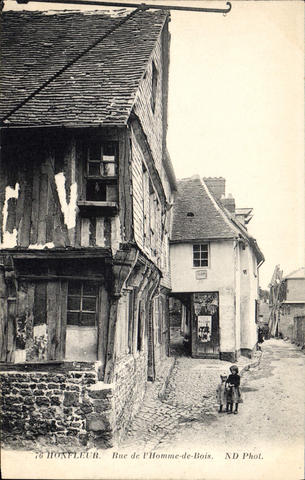 CPA Honfleur rue de l'Homme de Bois 