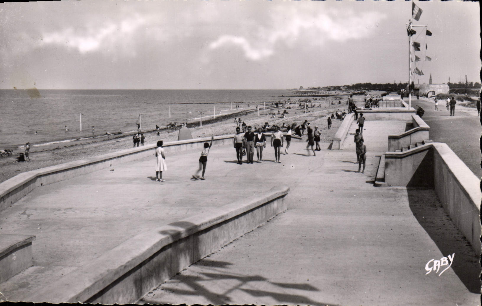 CPA Courseulles sur Mer Calvados la plage et la Digue 