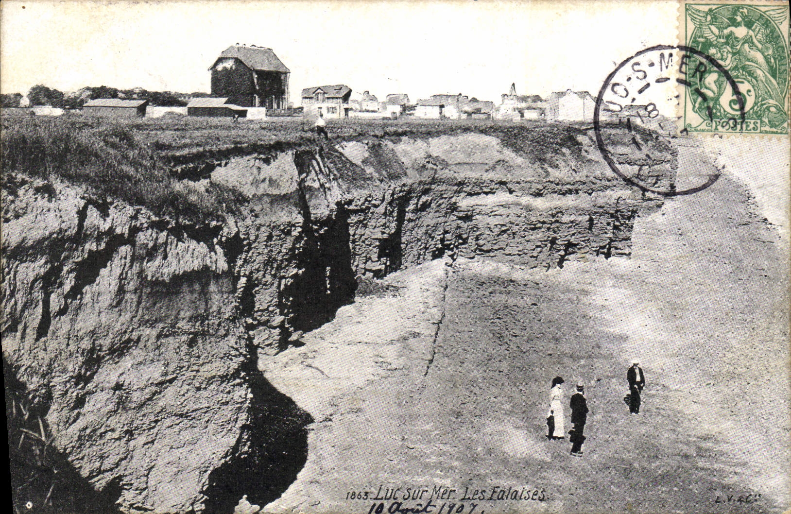 CPA Luc sur Mer les Falaises 