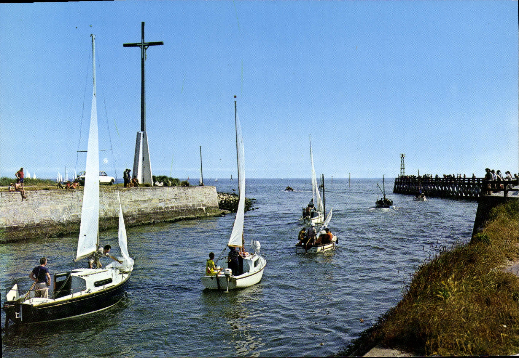 CPSM Courseulles sur Mer Calvados Yachts Sortant du port 