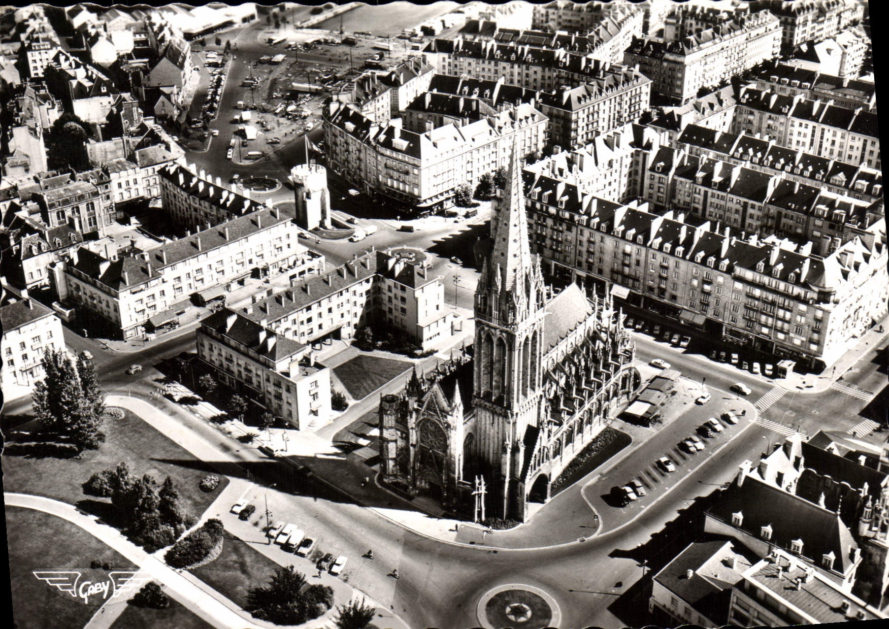 CPSM Caen Calvados eglise Saint Pierre 