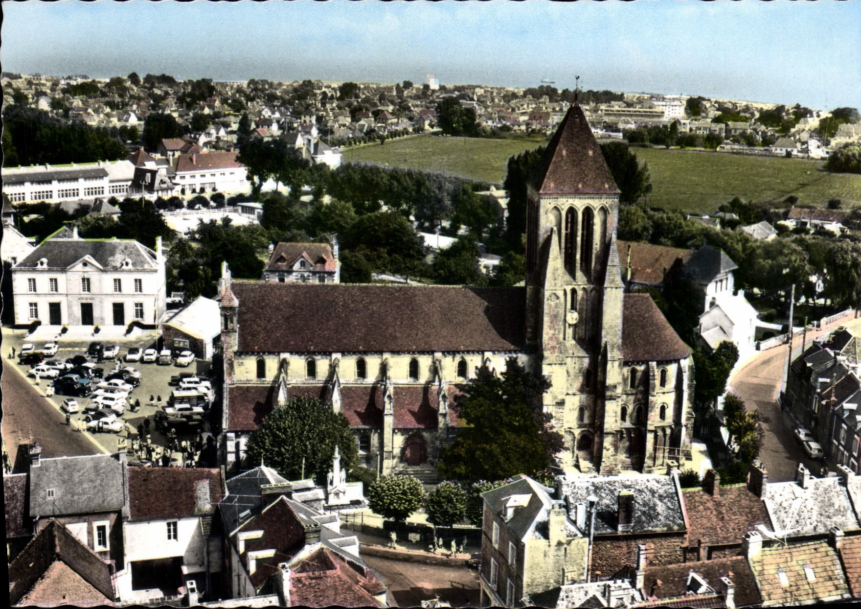 CPSM Ouistreham Riva Bella Calvados vue panoramique l'eglise 