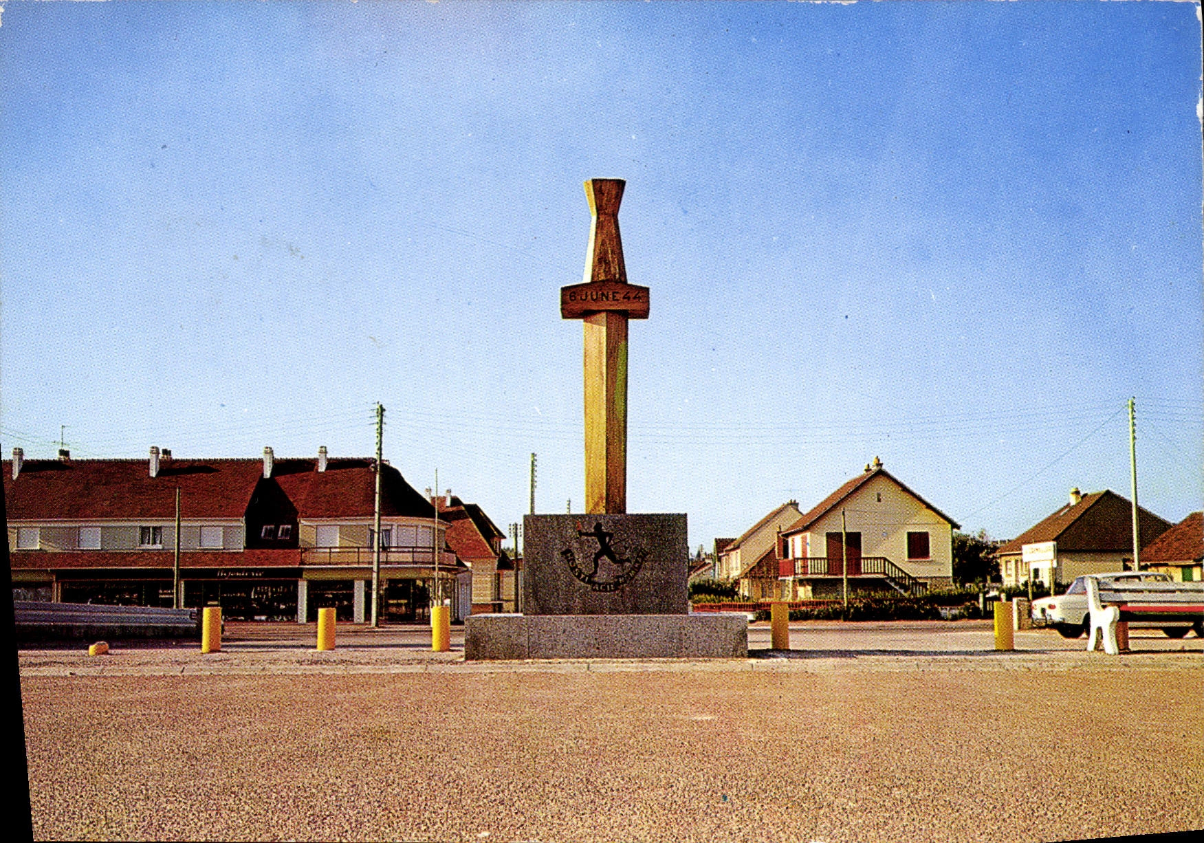 CPSM Courseulles sur mer Calvados Monument Canadien